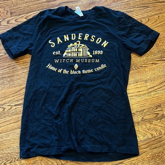 NWOT  HOCUS POCUS WITCHY TEE - SANDERSON WITCH MUSEUM-BLACK FLAME CANDLE- SIZE M - Picture 3 of 6